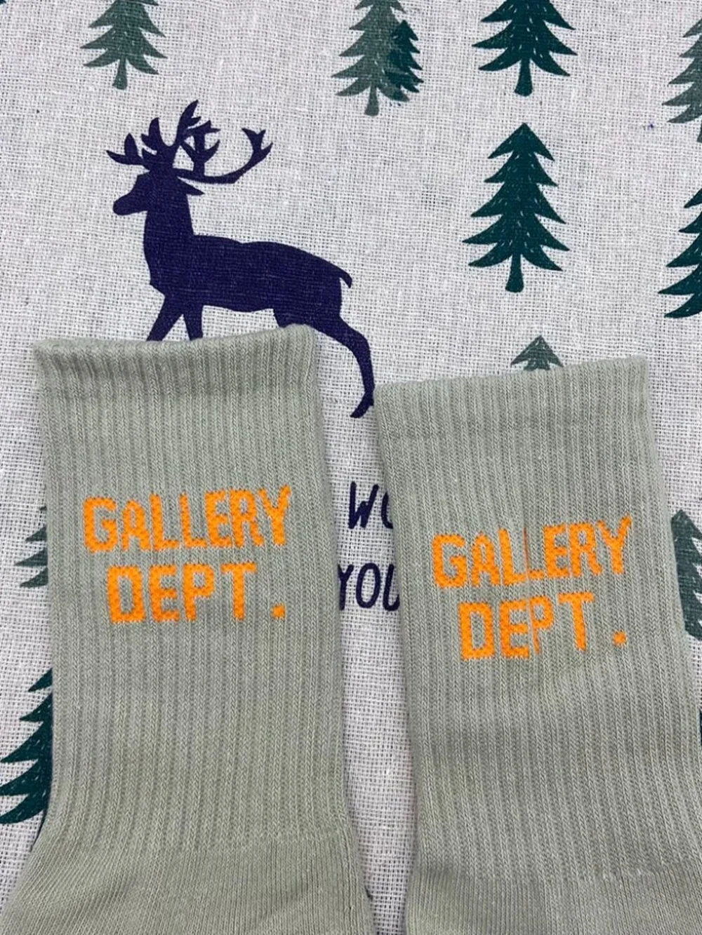 Gallery Dept Orange Logo Print Green Cotton Sports Socks